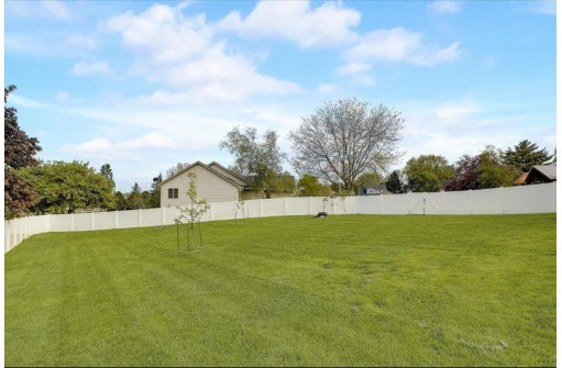 4444 Meadow Wood Cir, DeForest, WI 53532