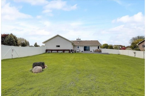 4444 Meadow Wood Cir, DeForest, WI 53532