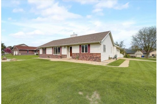 4444 Meadow Wood Cir, DeForest, WI 53532