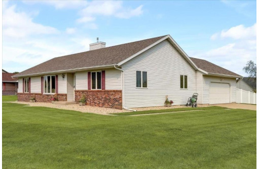 4444 Meadow Wood Cir, DeForest, WI 53532