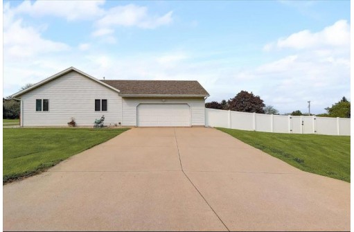 4444 Meadow Wood Cir, DeForest, WI 53532