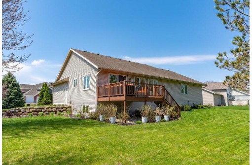 700 Stonehaven Drive, Sun Prairie, WI 53590