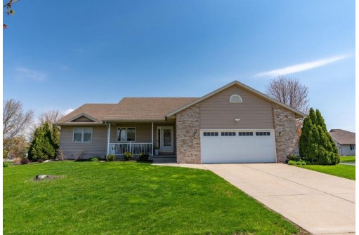 700 Stonehaven Drive, Sun Prairie, WI 53590