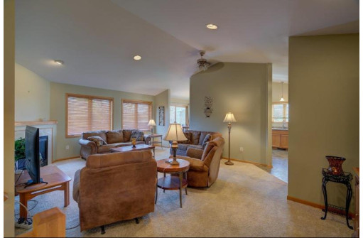 700 Stonehaven Drive, Sun Prairie, WI 53590