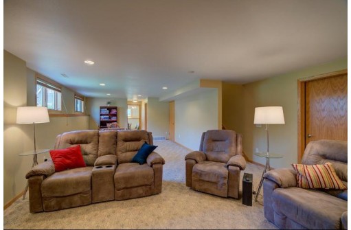 700 Stonehaven Drive, Sun Prairie, WI 53590