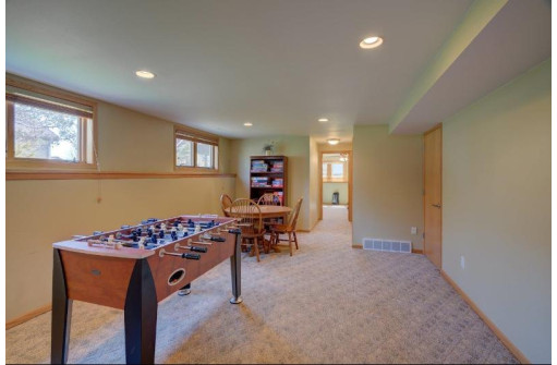 700 Stonehaven Drive, Sun Prairie, WI 53590