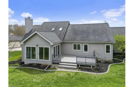 5597 Surrey Ln, Waunakee, WI 53597