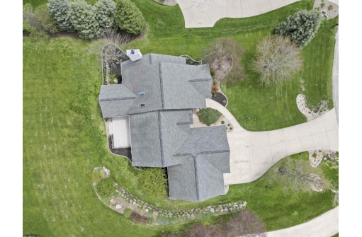 5597 Surrey Ln, Waunakee, WI 53597