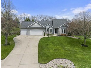 5597 Surrey Ln Waunakee, WI 53597