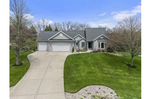 5597 Surrey Ln, Waunakee, WI 53597