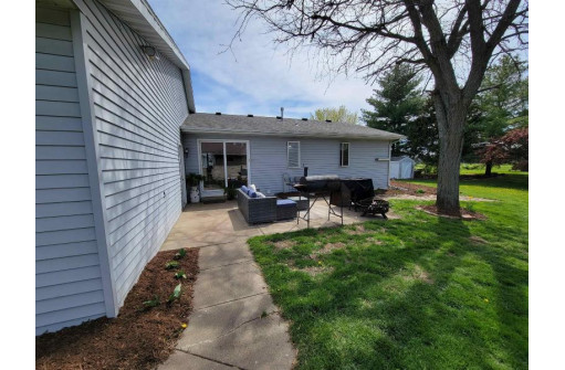 145 Countryside Dr, Evansville, WI 53536