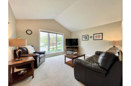 5 Dorchester Circle, Madison, WI 53719