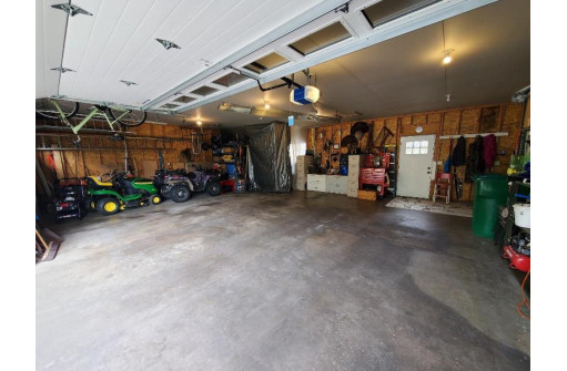 N5610 Thunderbird Road, Portage, WI 53901