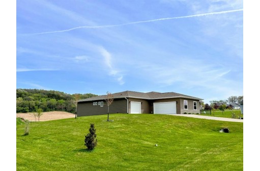 61688 Park View Dr, Prairie Du Chien, WI 53821