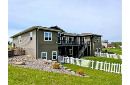 61688 Park View Dr, Prairie Du Chien, WI 53821