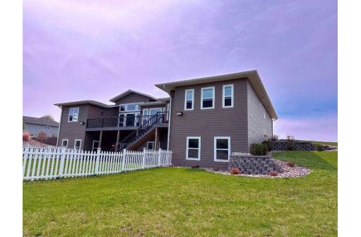 61688 Park View Dr, Prairie Du Chien, WI 53821