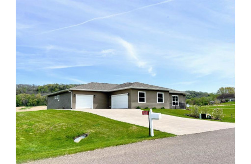 61688 Park View Dr, Prairie Du Chien, WI 53821