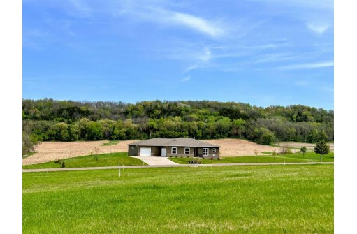 61688 Park View Dr, Prairie Du Chien, WI 53821