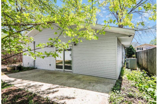 932 Ridgewood Way, Madison, WI 53713