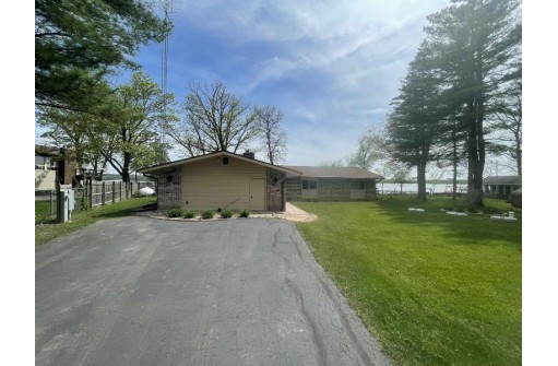 125 Golden Dr, Briggsville, WI 53920