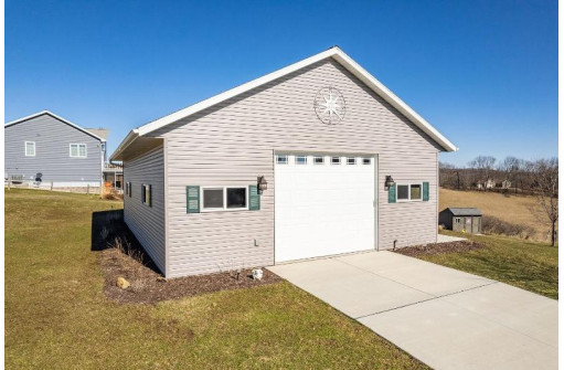 S1484 Summit Point Drive, La Valle, WI 53941