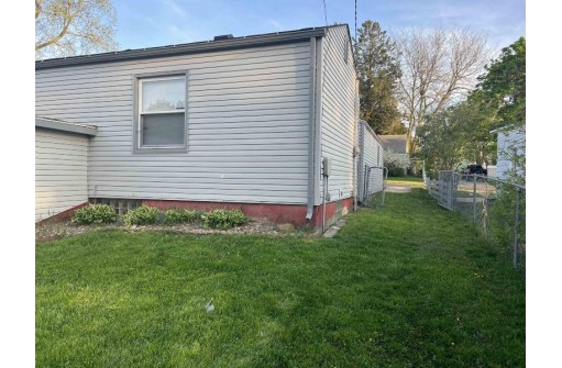 2039 12th Avenue, Monroe, WI 53566