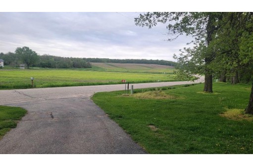 7616 S Nelson Road, Brodhead, WI 53520