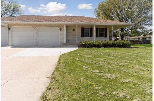 437 Sunset Drive, Janesville, WI 53548