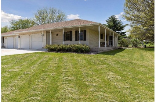 437 Sunset Drive, Janesville, WI 53548