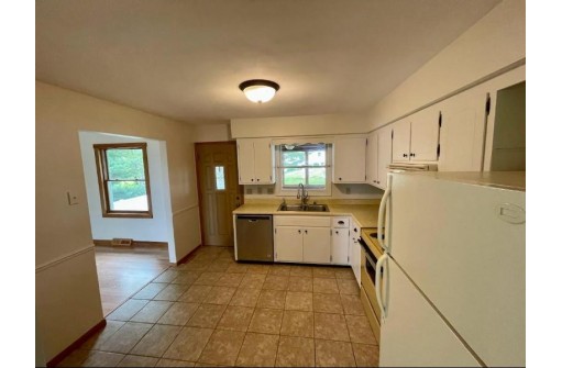 907 10th Avenue, New Glarus, WI 53574