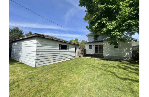 417 N Pine St, Janesville, WI 53548