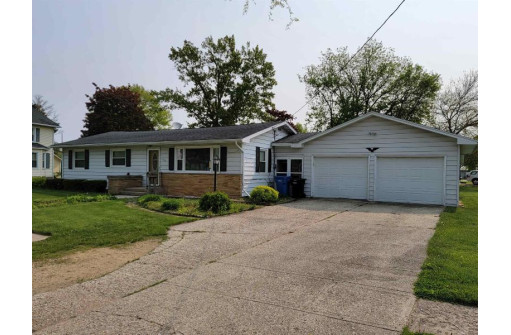 704 E 6th Avenue, Brodhead, WI 53520