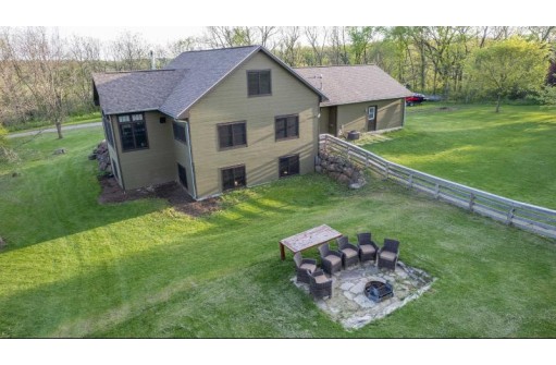 8014 W Hill Point Road, Cross Plains, WI 53528