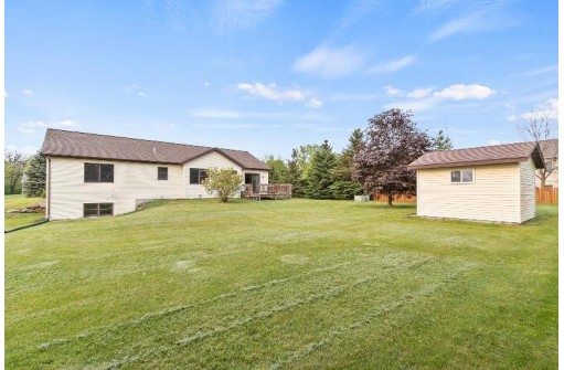 633 Pauquette Pines Lane, Poynette, WI 53955