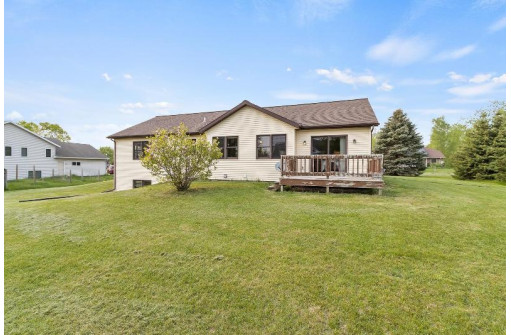 633 Pauquette Pines Lane, Poynette, WI 53955