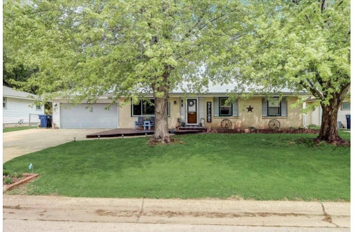 2200 N Huron Drive, Janesville, WI 53545