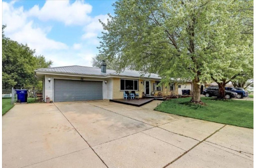 2200 N Huron Drive, Janesville, WI 53545