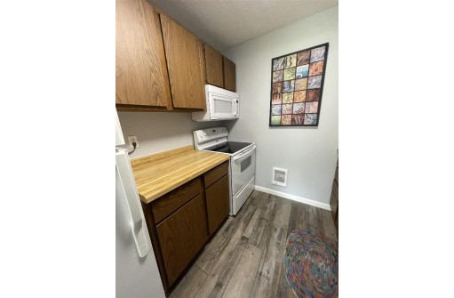 3 Balsam Tr, Wisconsin Dells, WI 53965