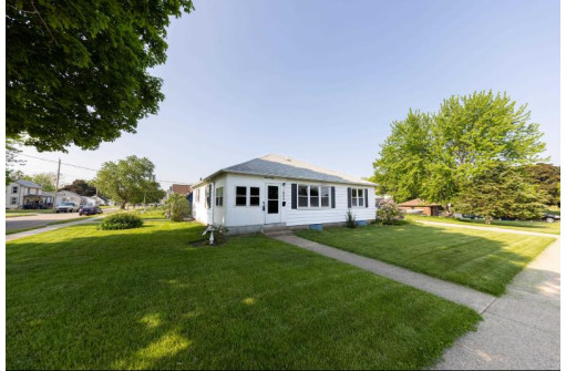 1620 Laurel Avenue, Janesville, WI 53548