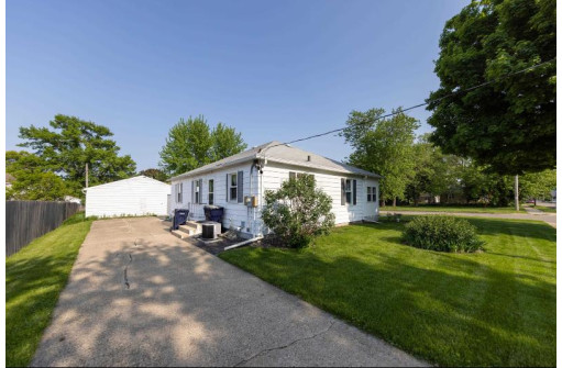 1620 Laurel Avenue, Janesville, WI 53548