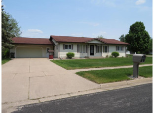 1595 Canterbury Drive Reedsburg, WI 53959