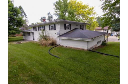 510 Village Drive, Belleville, WI 53508