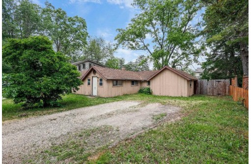 6013 South Court, McFarland, WI 53558