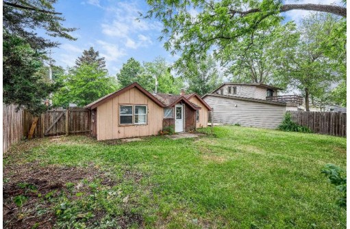 6013 South Court, McFarland, WI 53558