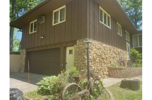 9148 Braun Rd, Cross Plains, WI 53528