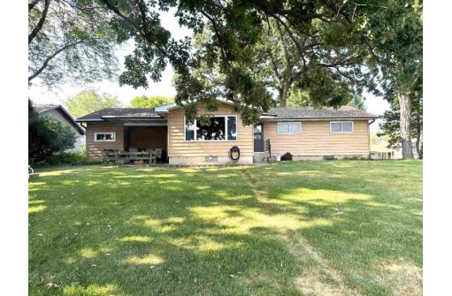 W8965 Oak Lane, Beaver Dam, WI 53916