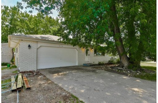 2025 Oakhill Avenue, Janesville, WI 53546