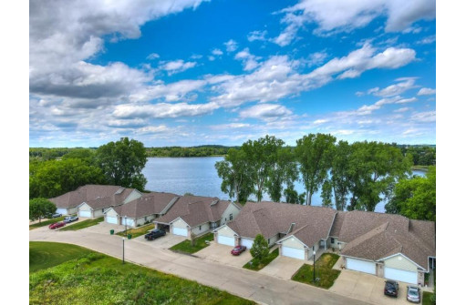 706 Waters Edge Court, Marshall, WI 53559