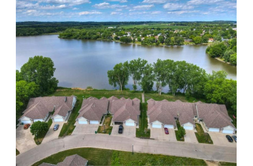 706 Waters Edge Court, Marshall, WI 53559