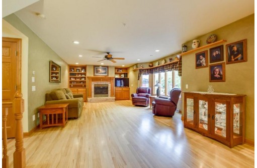 1806 Dunnwood Way, Oregon, WI 53575